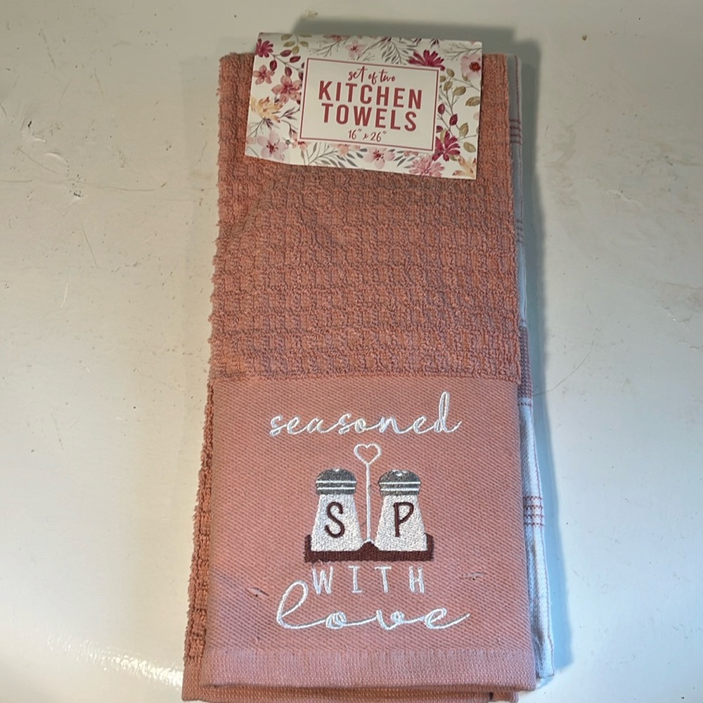 Kitchen Towels Set of 2 NEW WITH TAGS